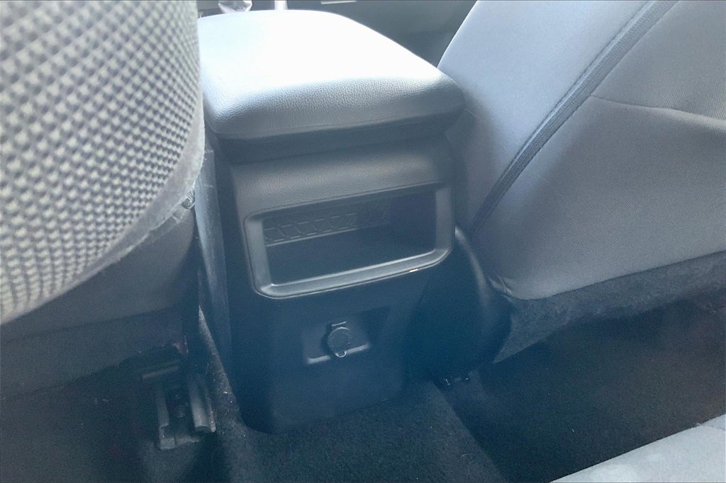 2021 Toyota RAV4 LE photo 33