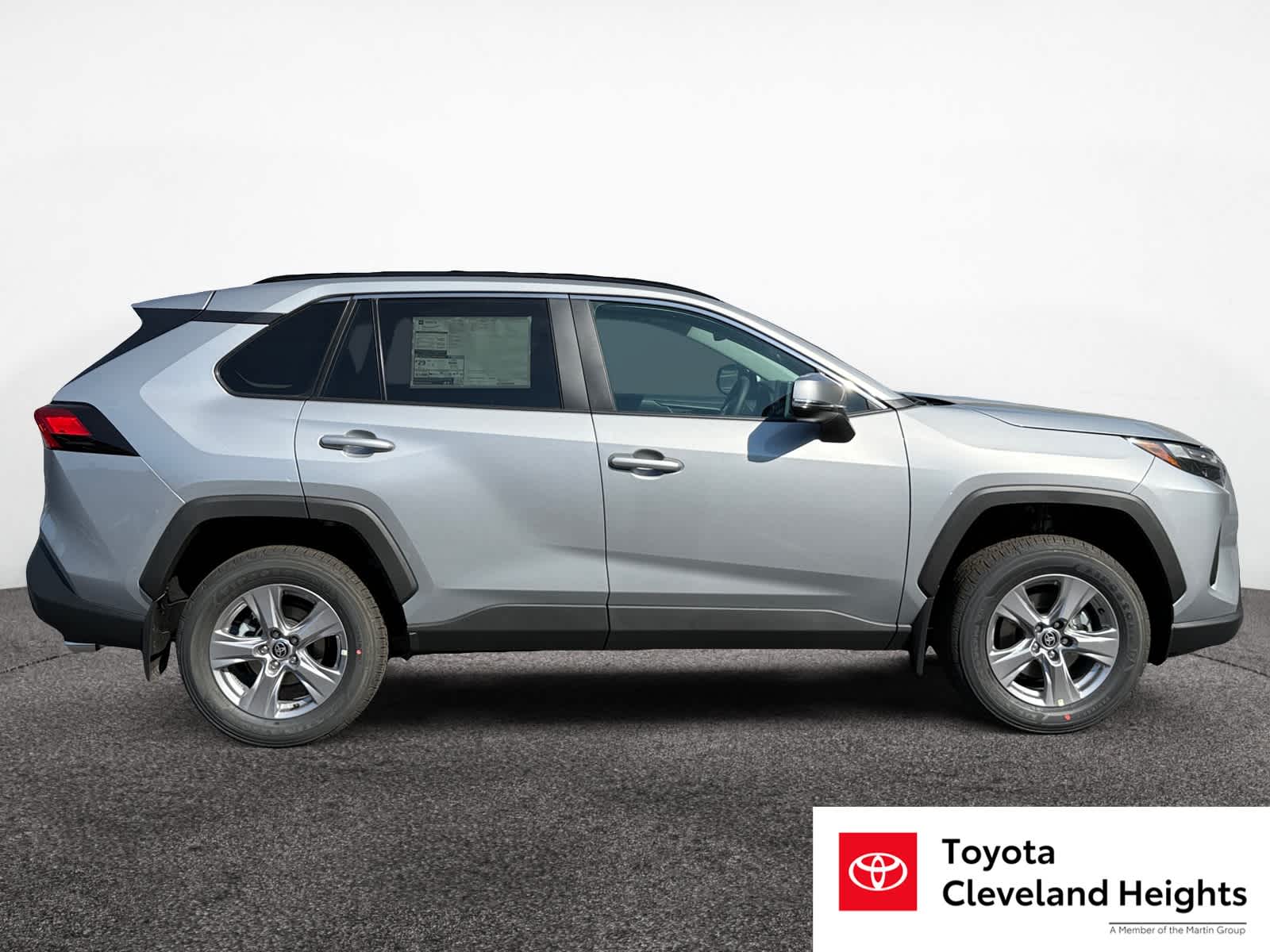 2025 Toyota RAV4 XLE photo 6