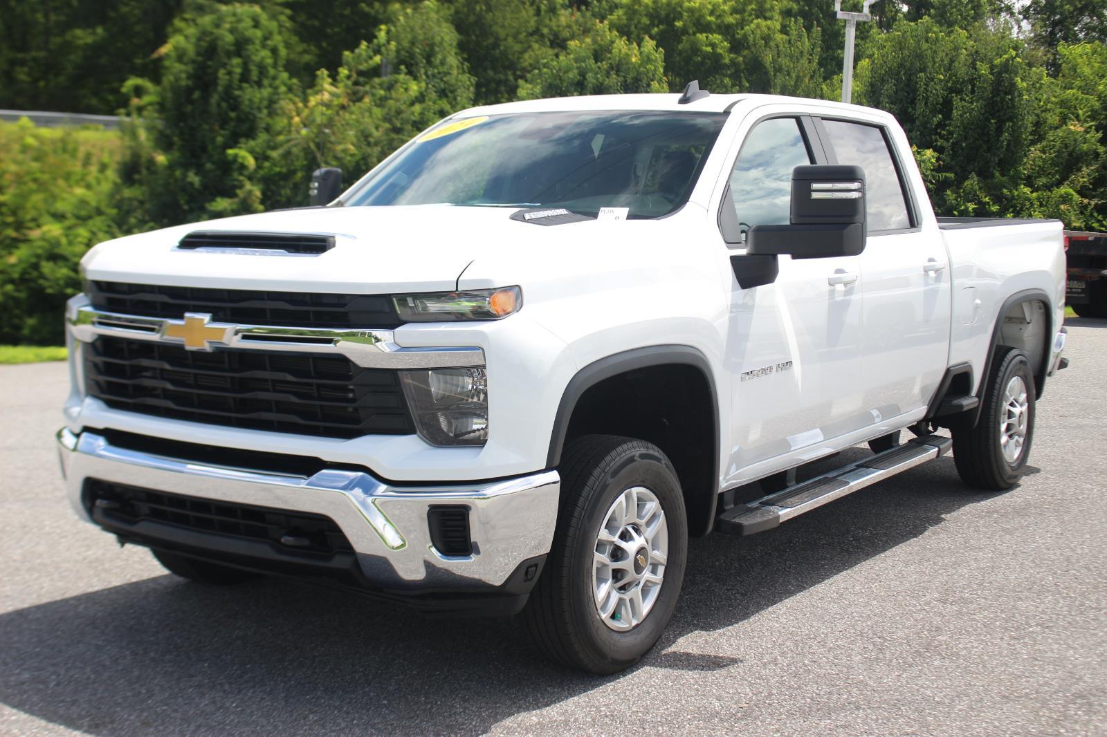 2024 Chevrolet Silverado 2500HD LT photo 3