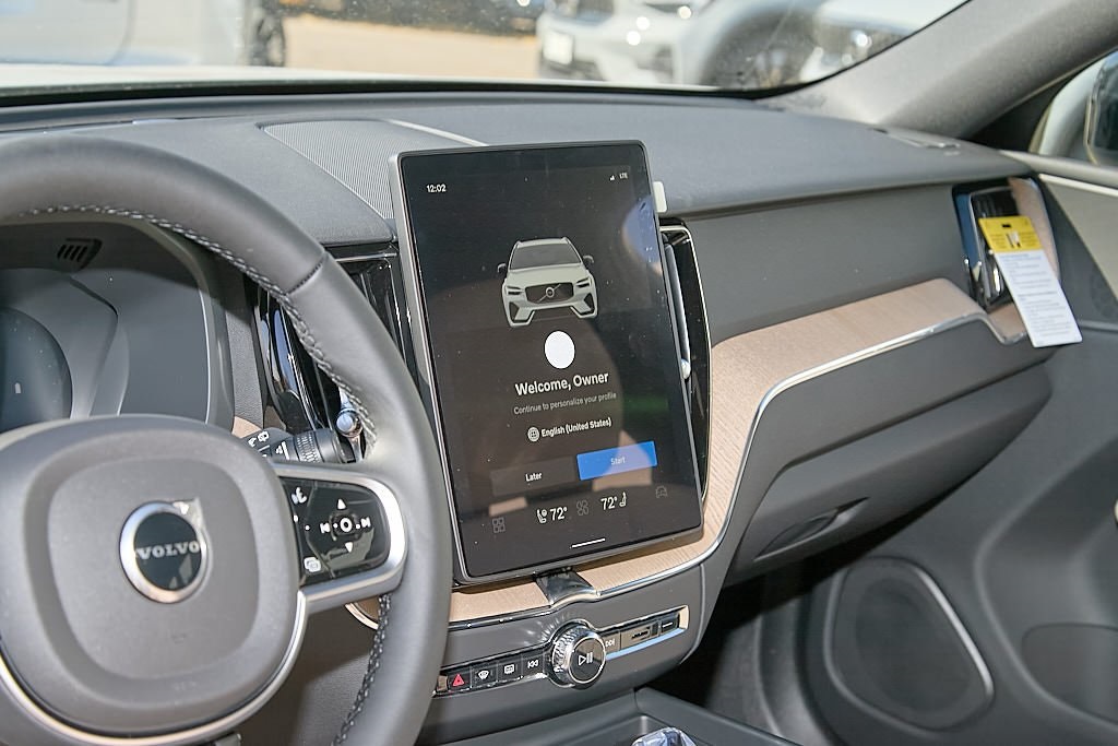 2026 VOLVO XC60 - Image 13