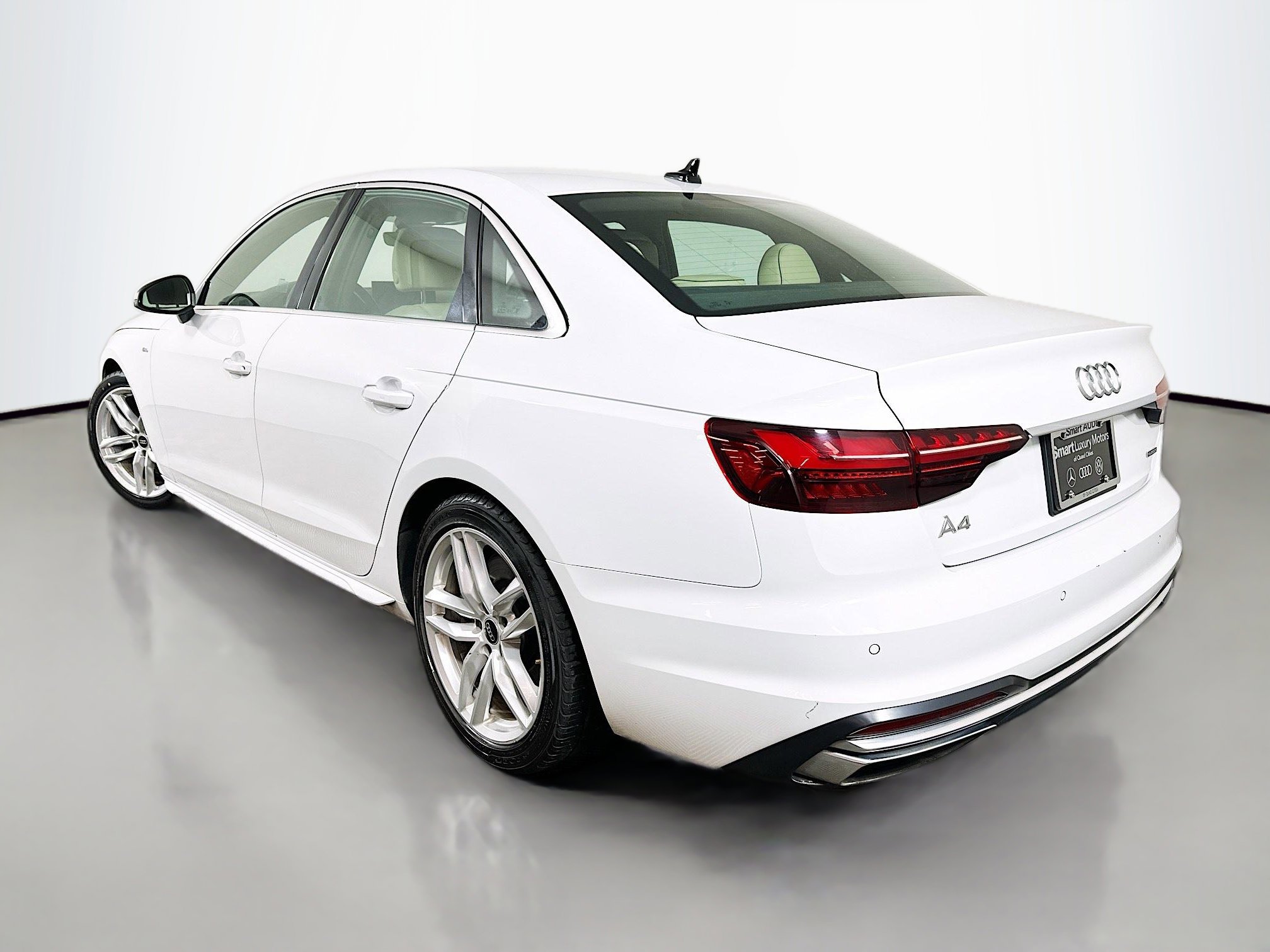 2023 Audi A4 S line Quattro Premium Plus photo 4