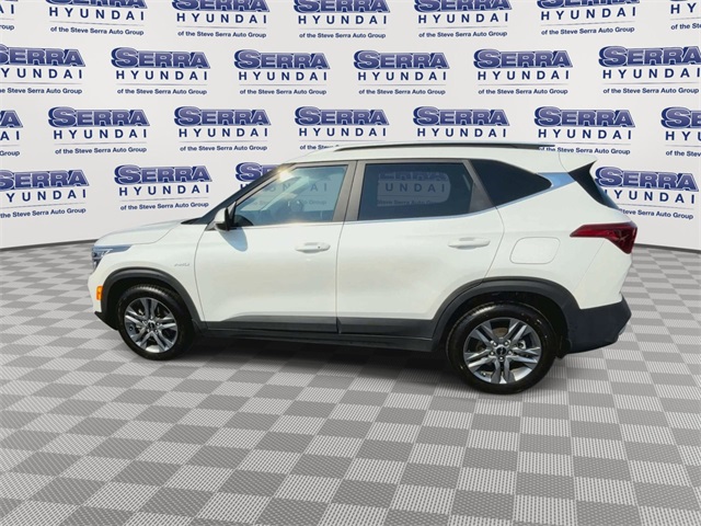 2023 Kia Seltos S photo 3