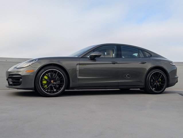 2023 Porsche Panamera Platinum photo 2