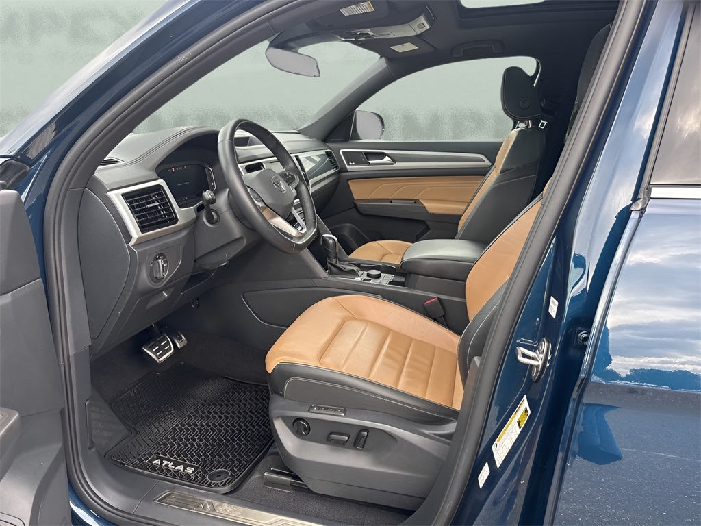 2023 Volkswagen Atlas Cross Sport V6 SEL Premium R-Line photo 9