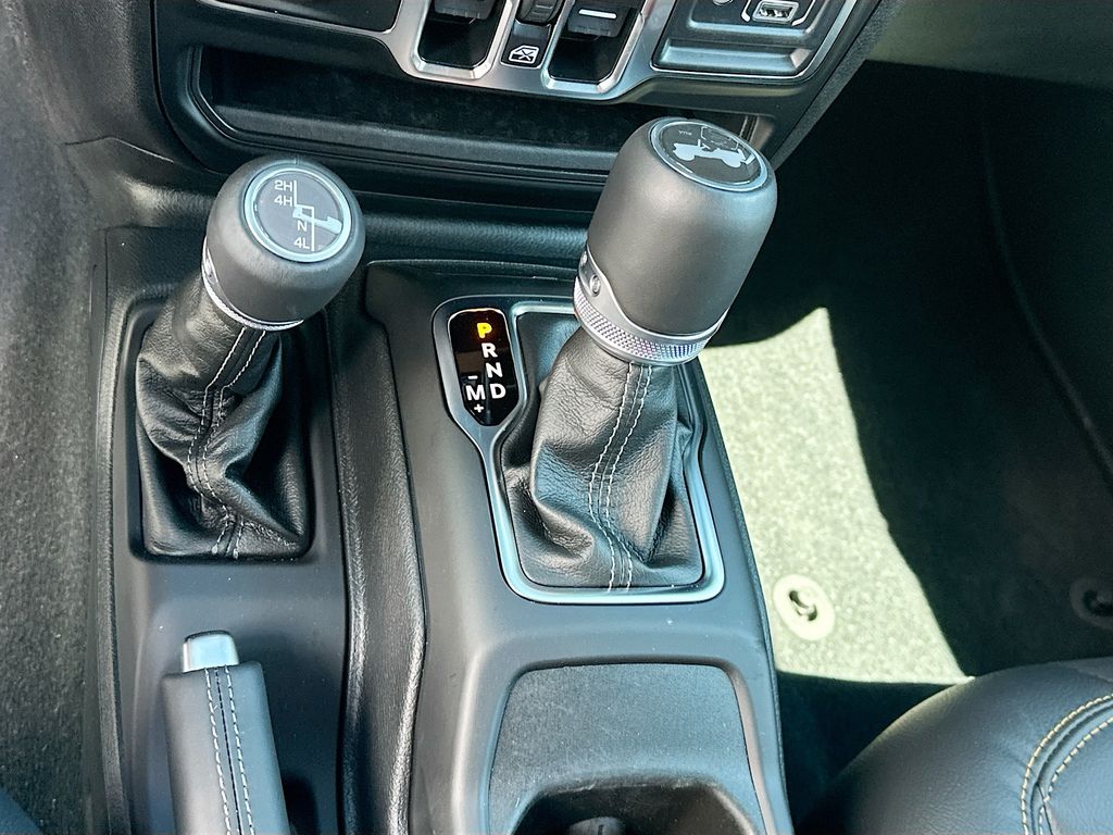 2024 Jeep Wrangler Sahara photo 17