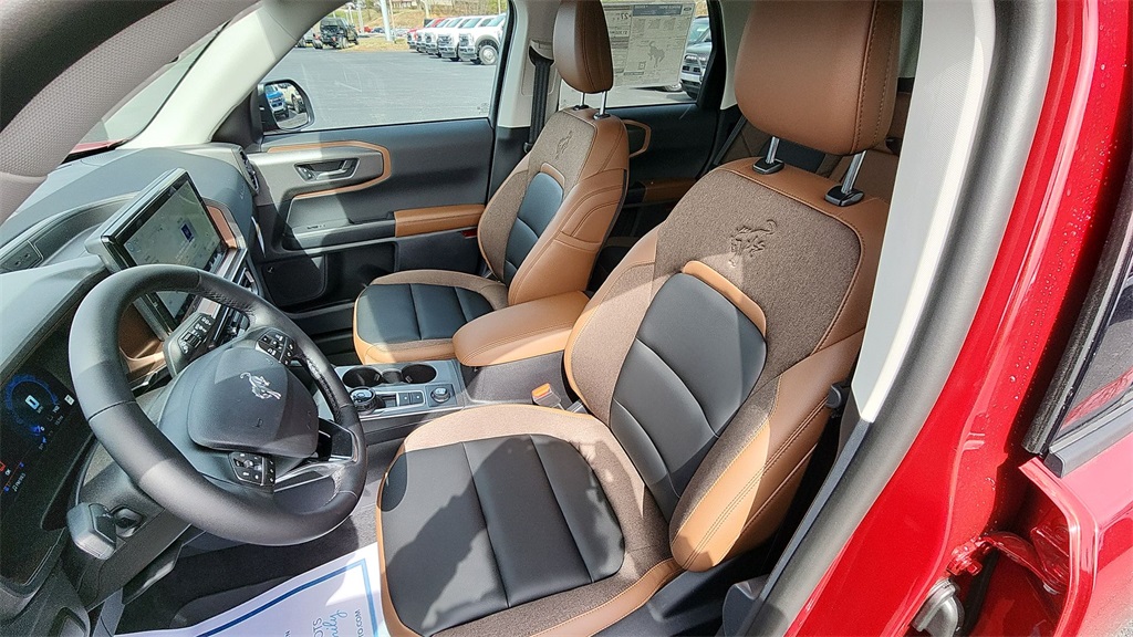 2025 Ford Bronco Sport Outer Banks photo 9