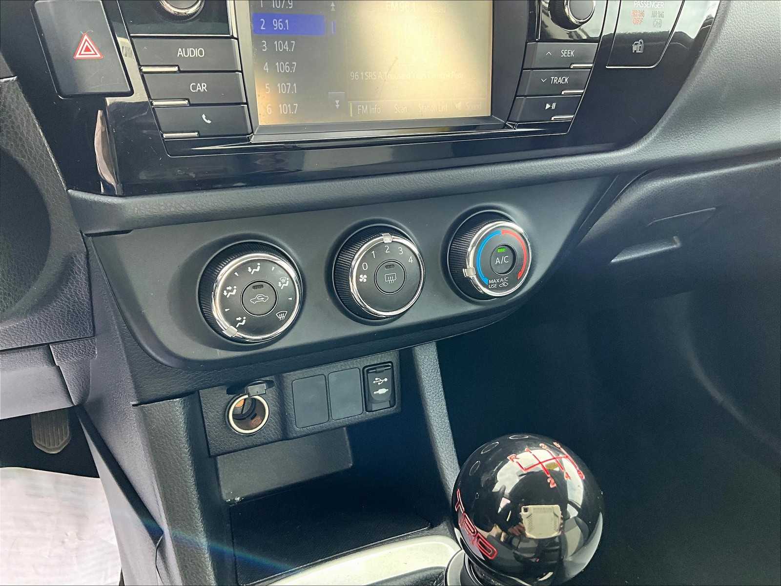 2016 Toyota Corolla L photo 25