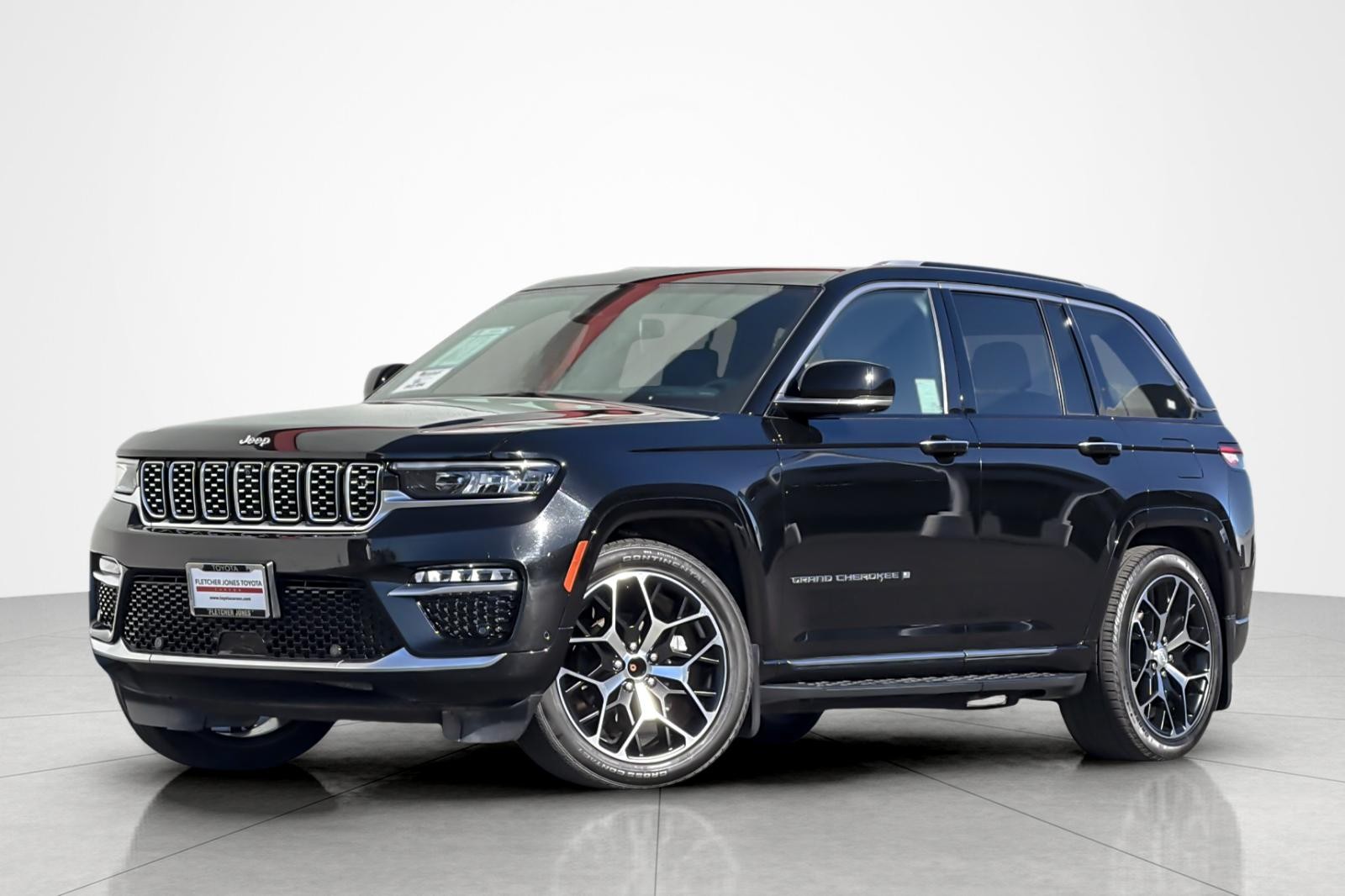 2022 Jeep Grand Cherokee Summit Reserve's photo