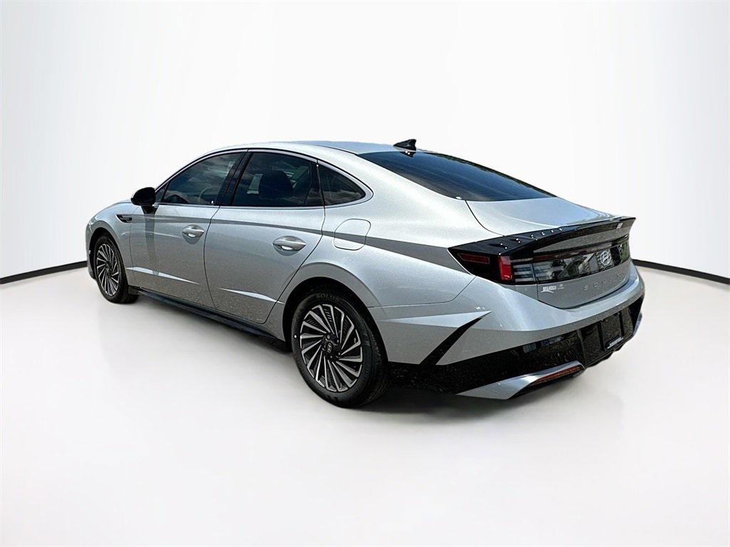 2025 Hyundai Sonata Hybrid SEL photo 4