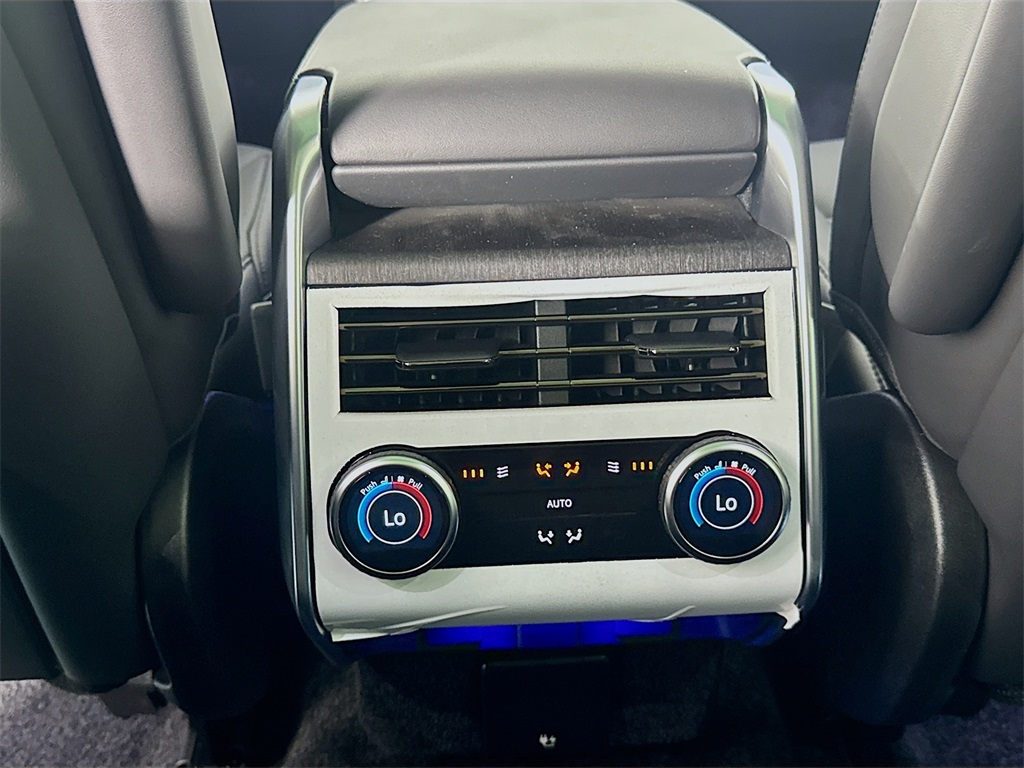 2025 Land Rover Range Rover SE photo 20