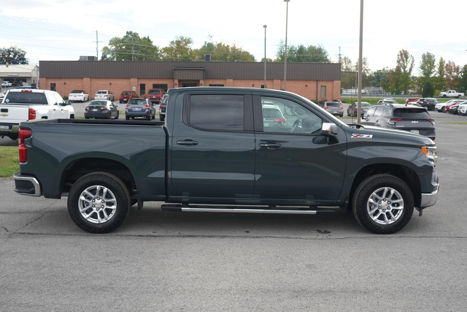 2026 Chevrolet Silverado 1500 LT photo 2