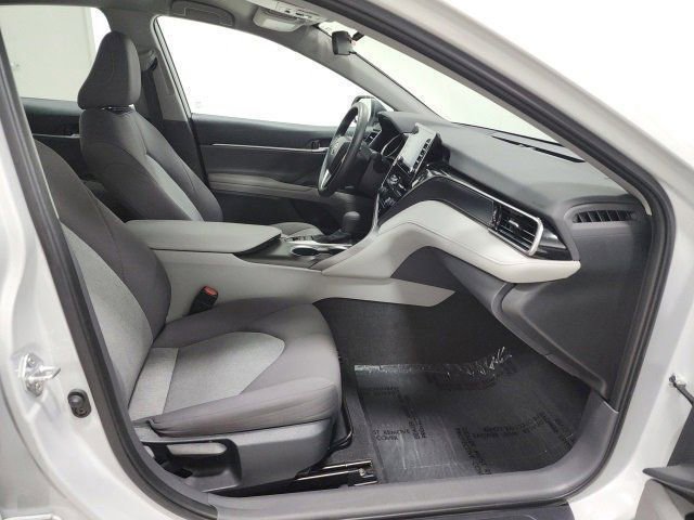 2023 Toyota Camry LE photo 10