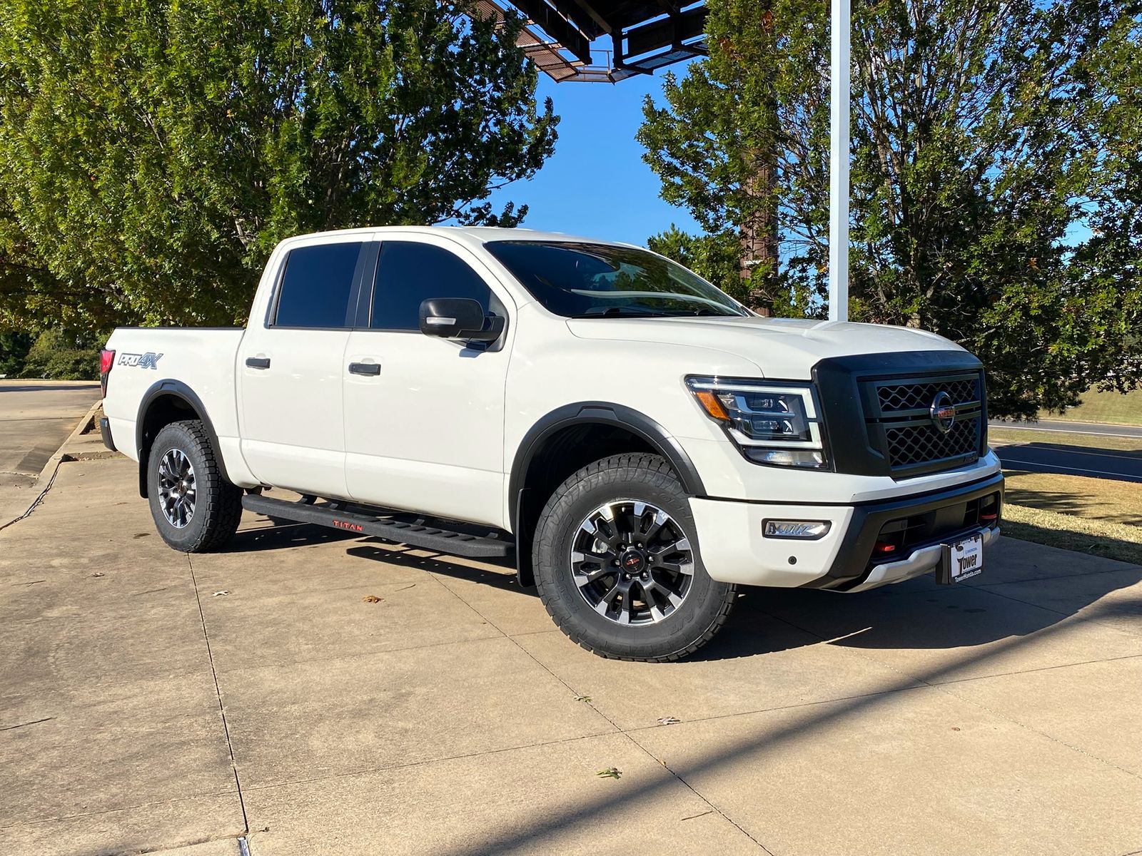 2022 Nissan Titan PRO-4X's photo