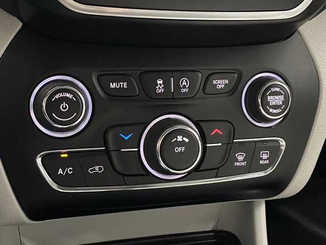 2021 Jeep Cherokee Latitude Lux photo 23