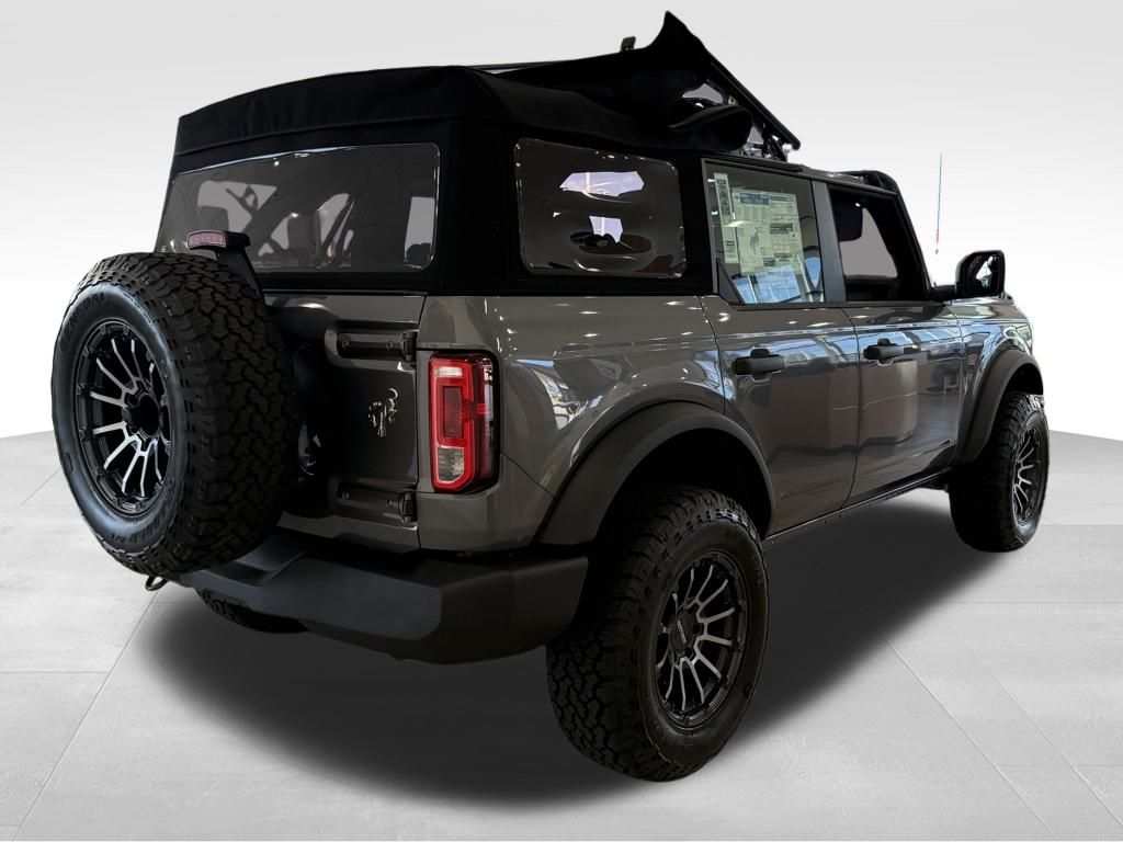 2025 Ford Bronco Base photo 6
