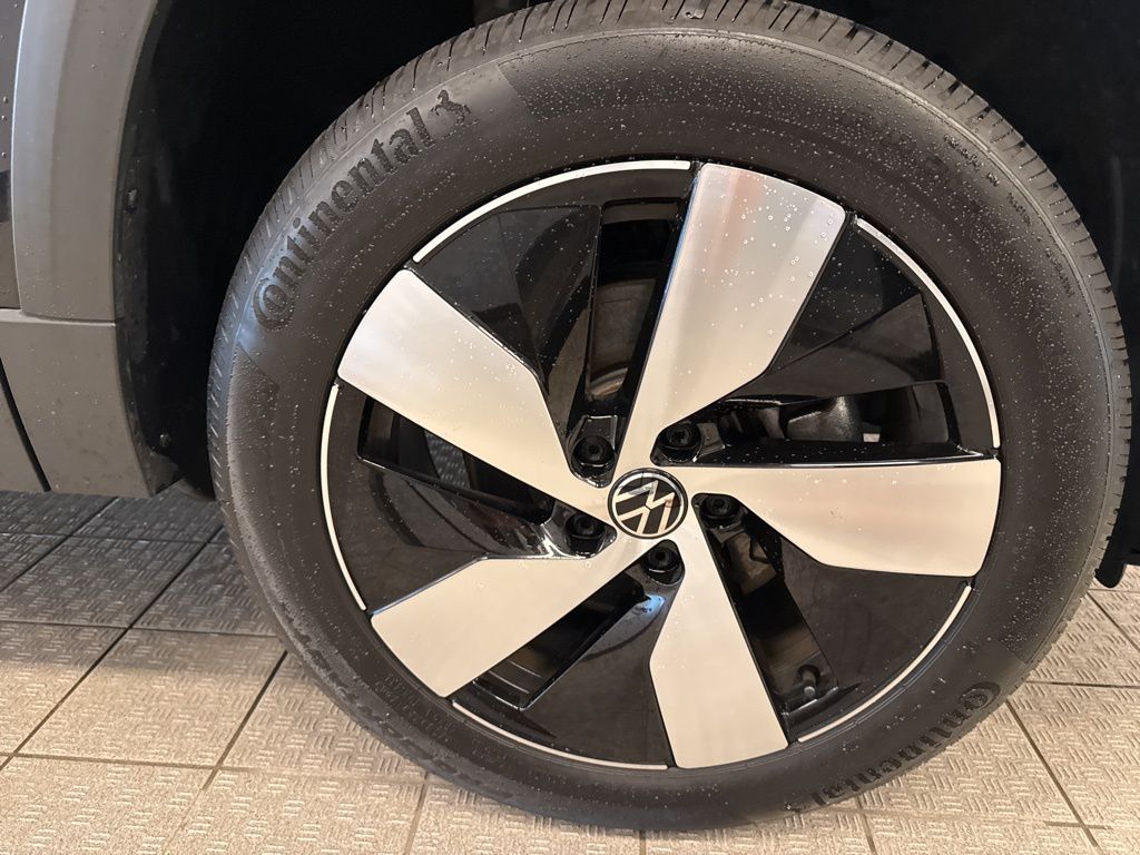 2023 Volkswagen Taos S photo 3