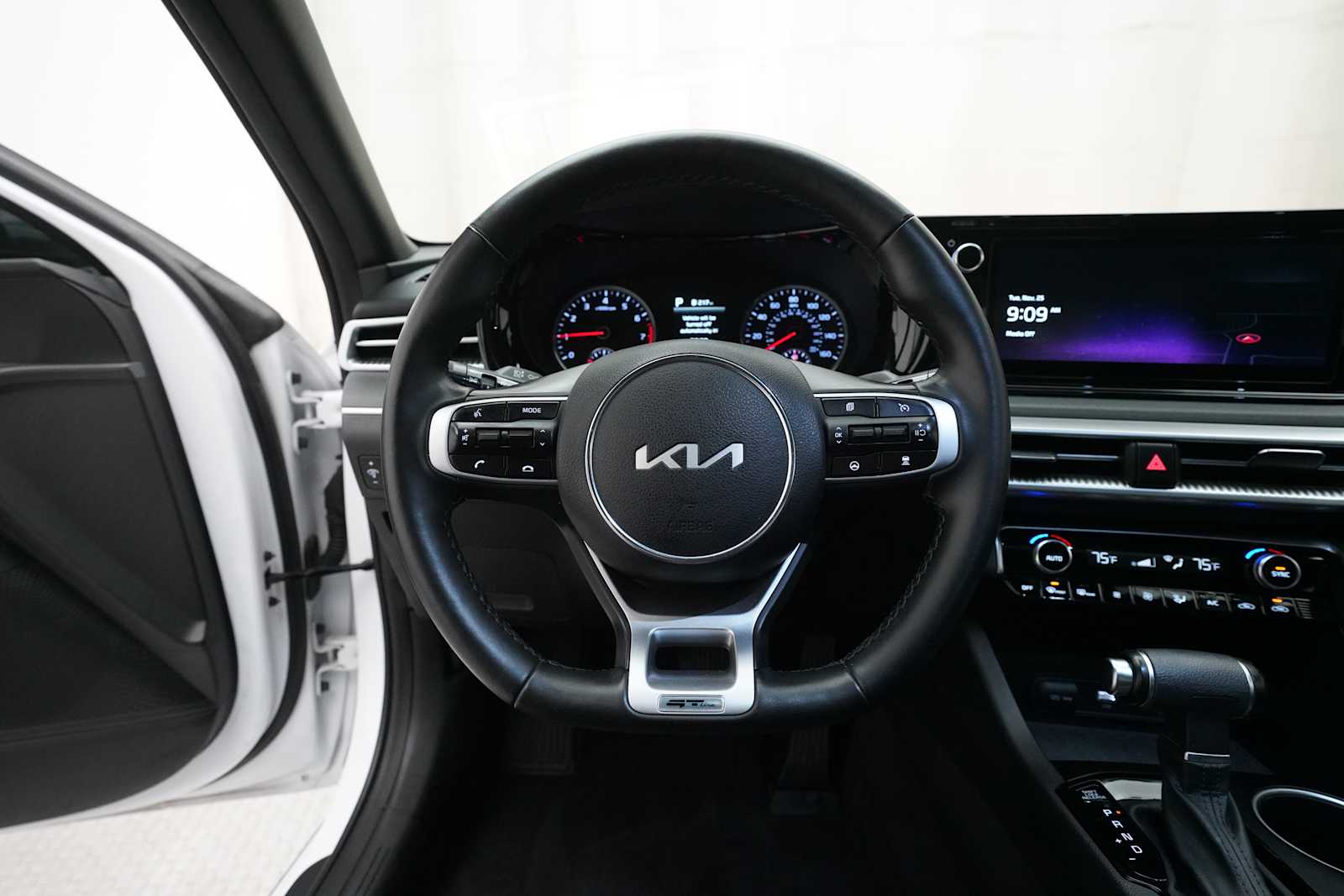2023 Kia K5 GT-Line photo 3