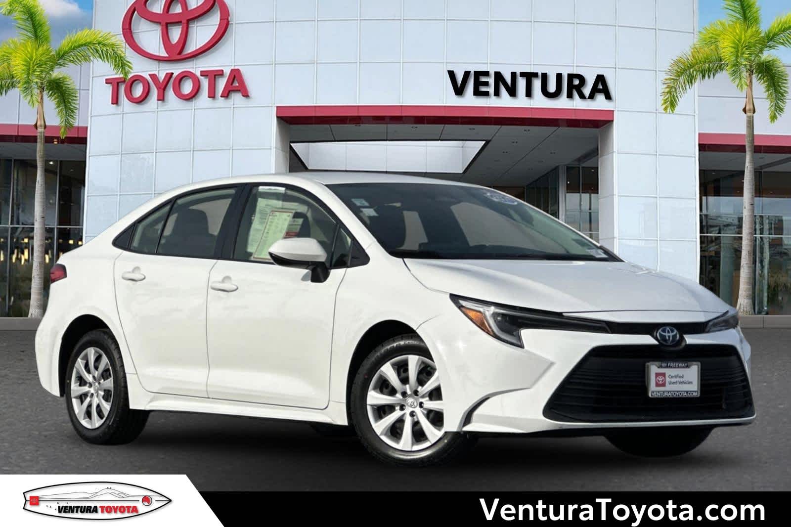 2024 Toyota Corolla LE's photo