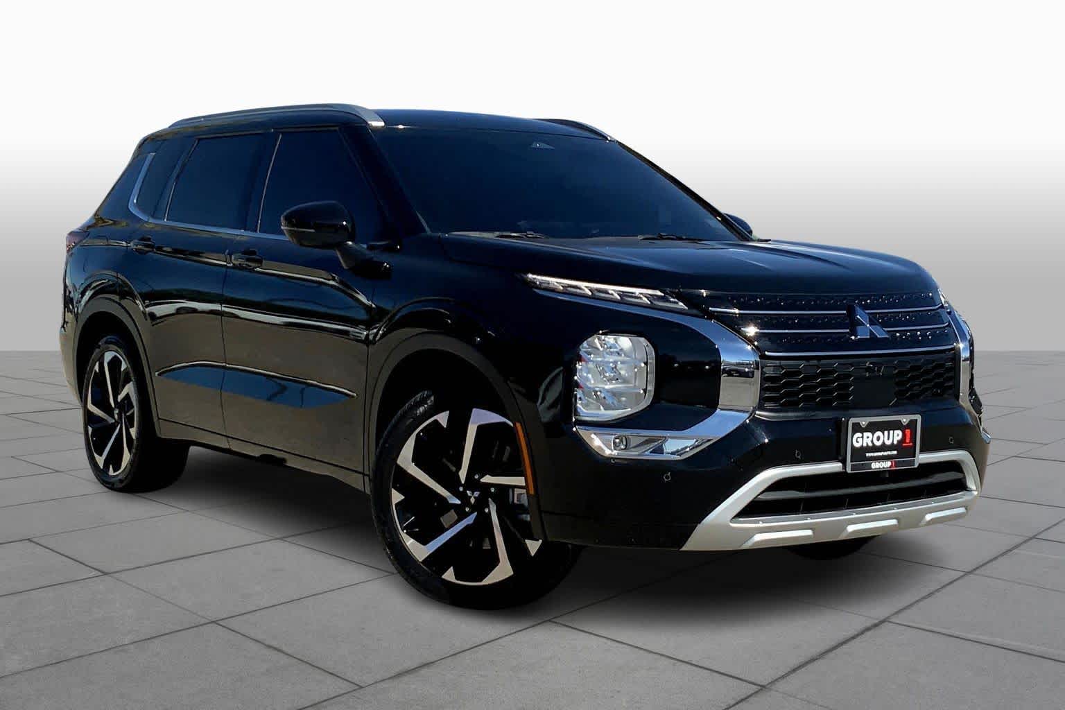 2024 Mitsubishi Outlander SEL photo 2