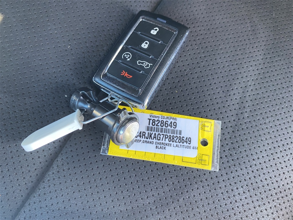 2023 Jeep Grand Cherokee Altitude photo 8