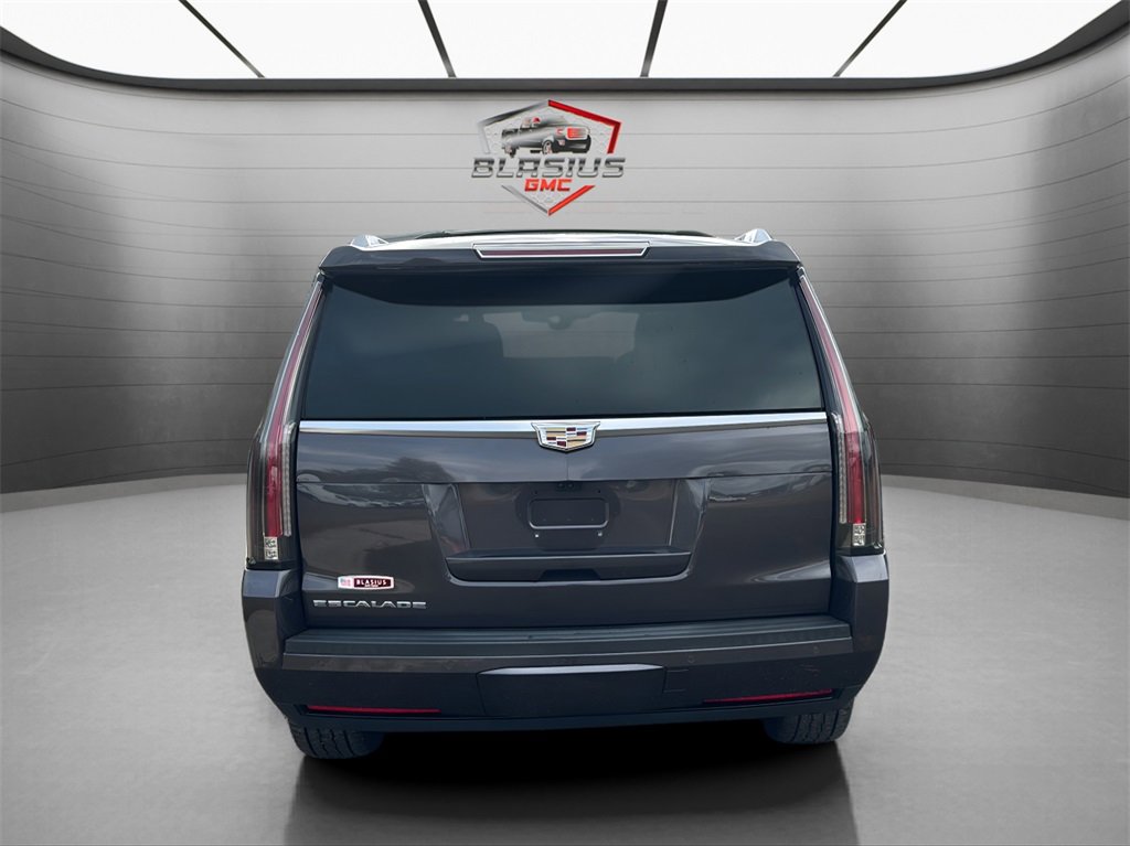 2017 Cadillac Escalade Luxury photo 3