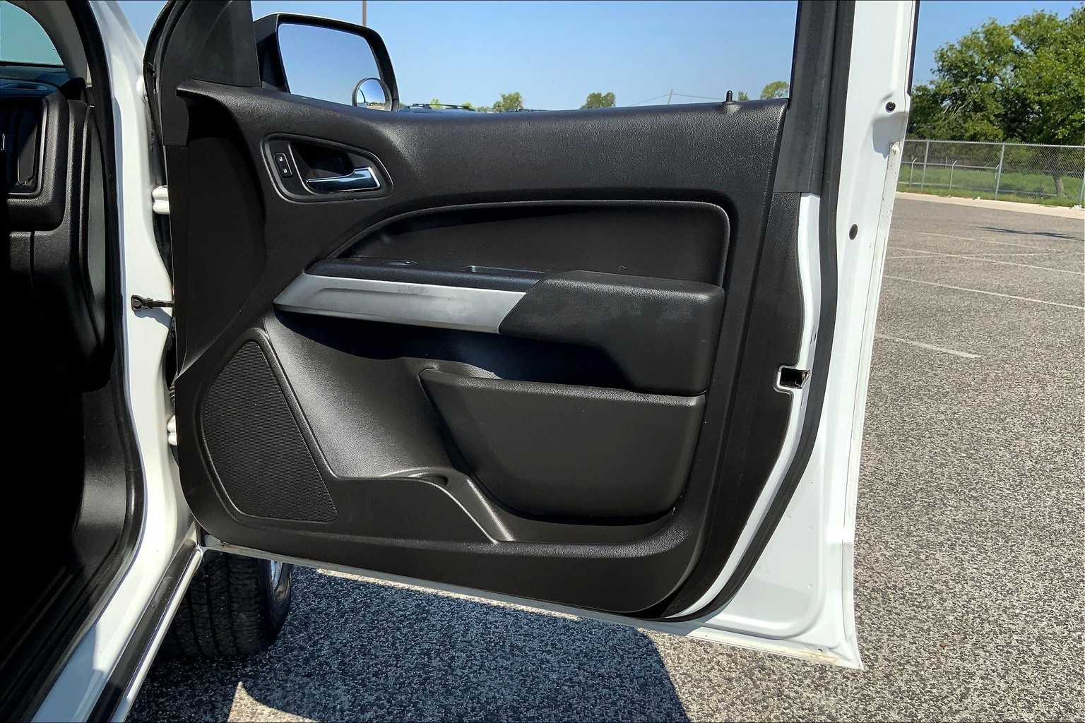 2016 Chevrolet Colorado LT photo 21