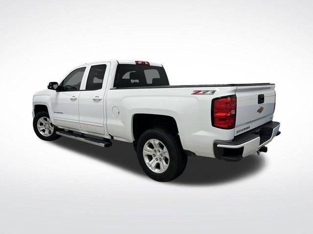 2017 Chevrolet Silverado 1500 LT photo 3