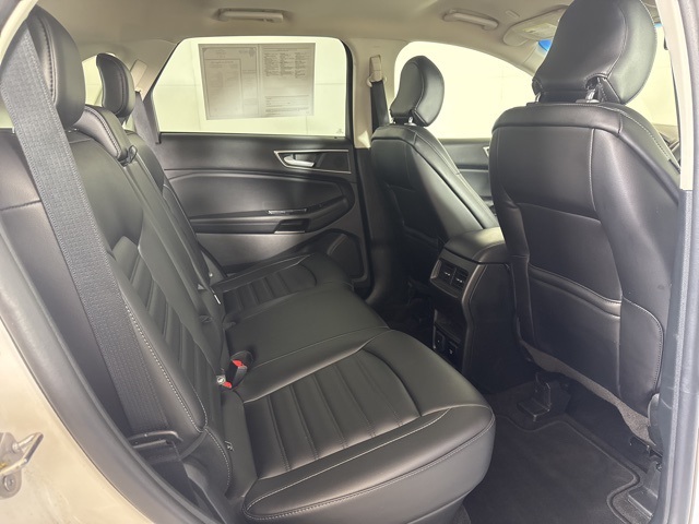 2019 Ford Edge SEL photo 5
