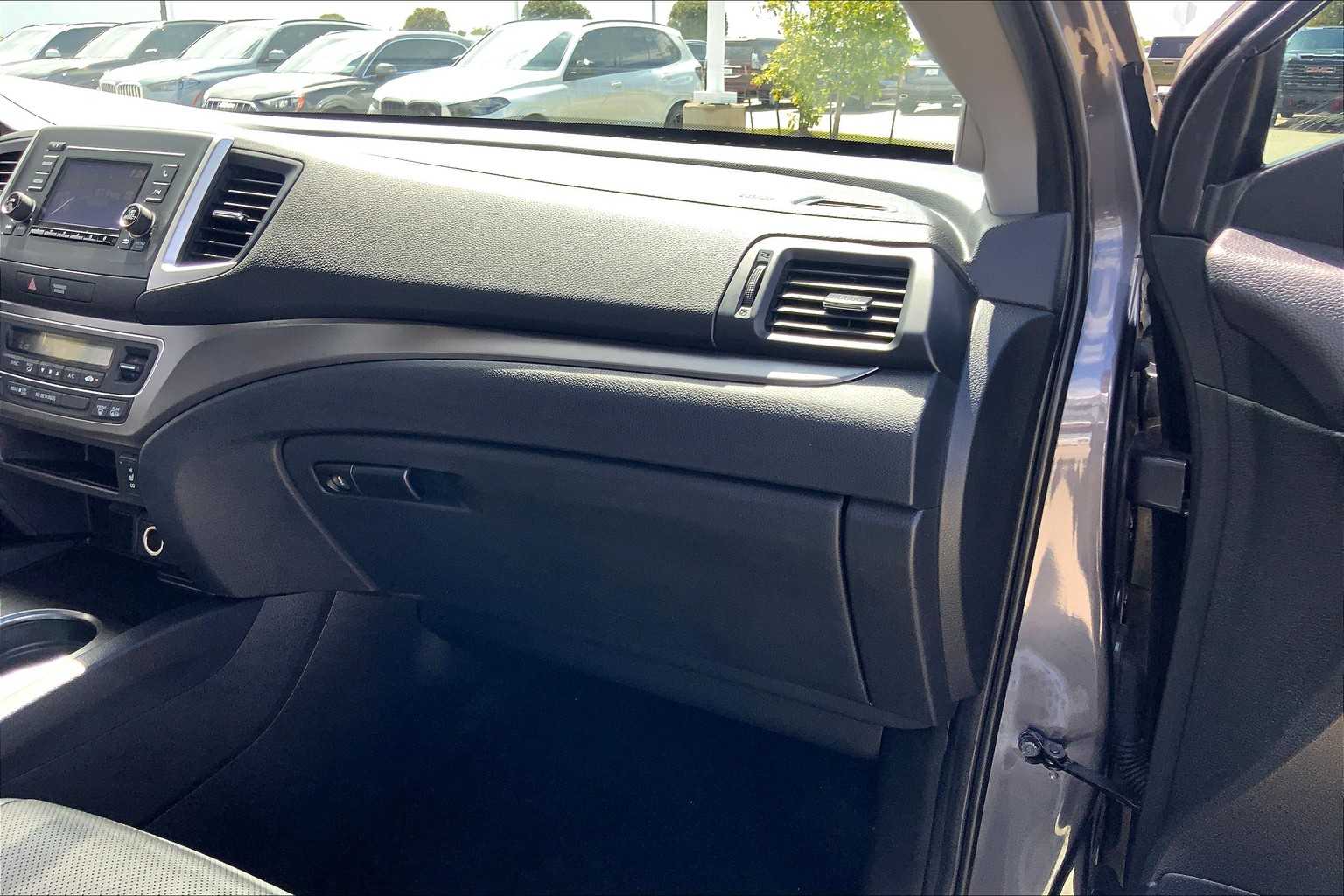 2019 Honda Ridgeline RTL photo 17