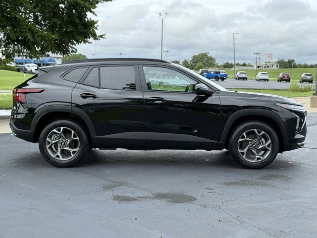 2025 Chevrolet Trax LT photo 3