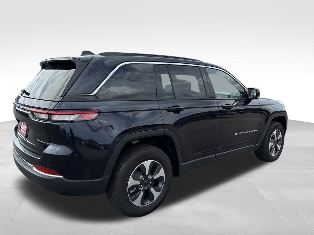 2024 Jeep Cherokee Limited 4xe photo 5
