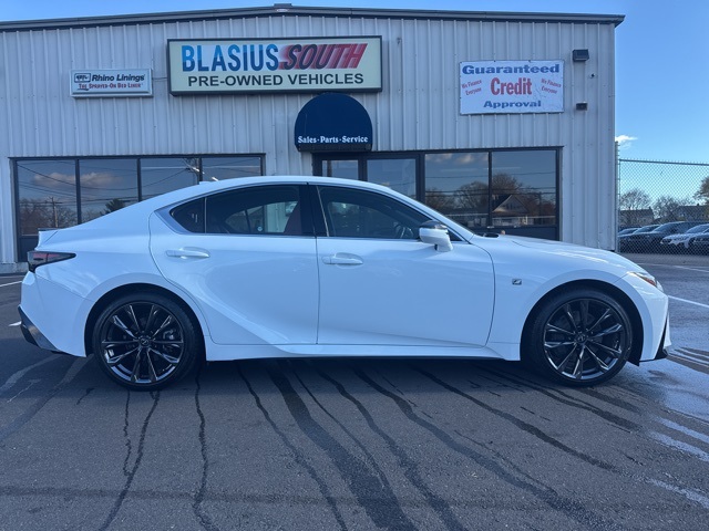 2023 Lexus IS 350 F SPORT photo 2
