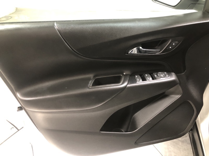 2020 Chevrolet Equinox LT photo 18