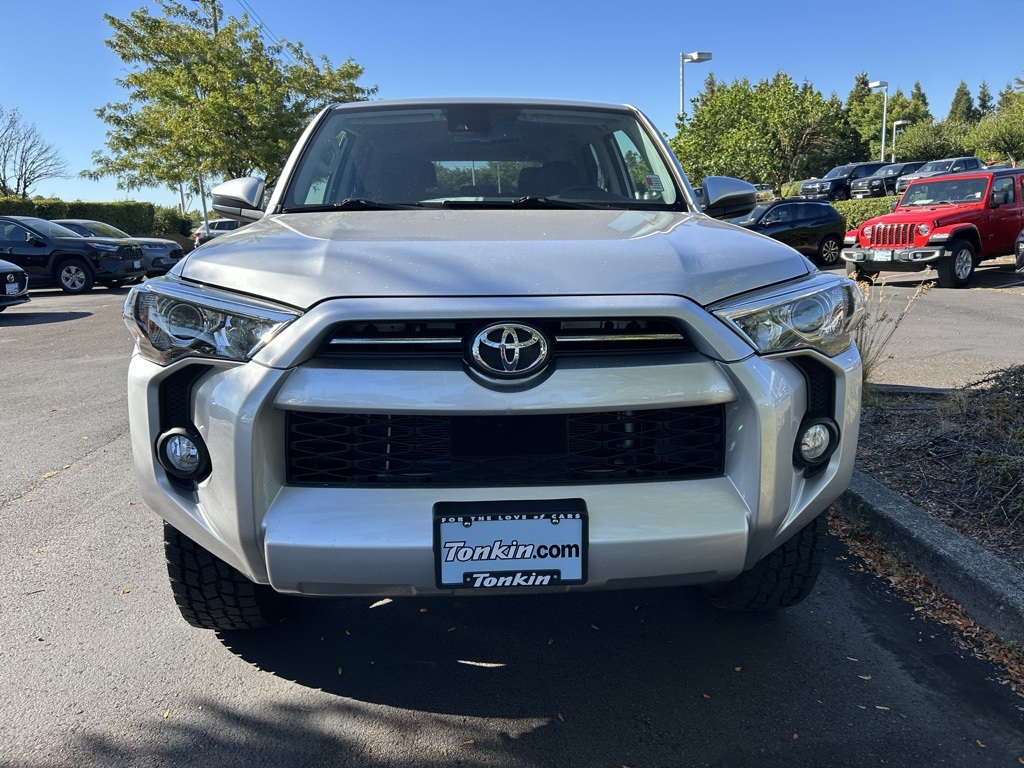 2020 Toyota 4Runner SR5 4WD photo 2