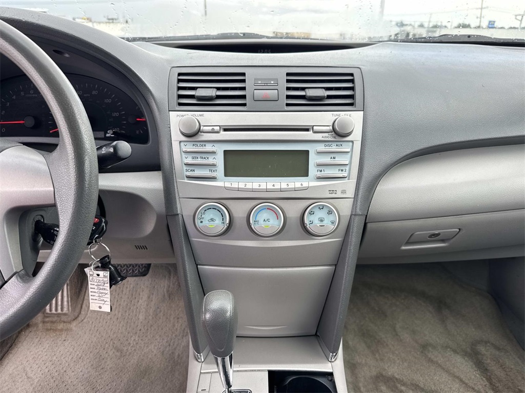 2008 Toyota Camry LE photo 21