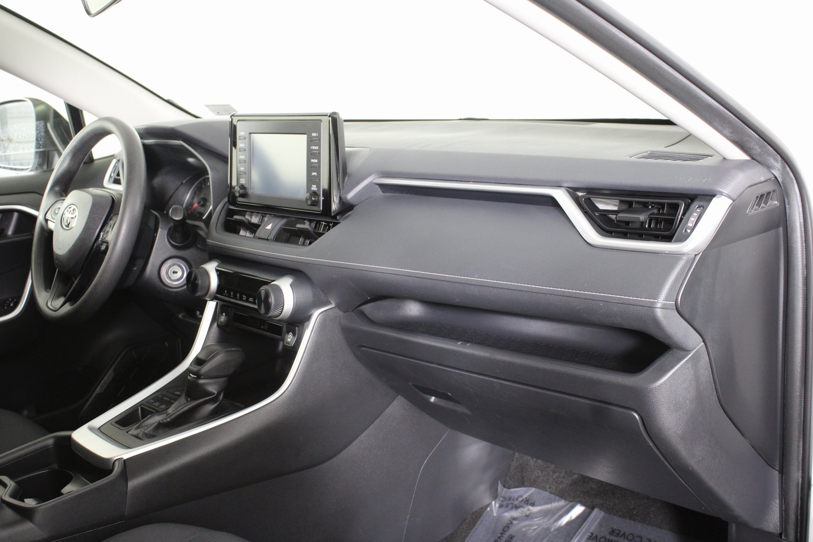 2019 Toyota RAV4 LE photo 23
