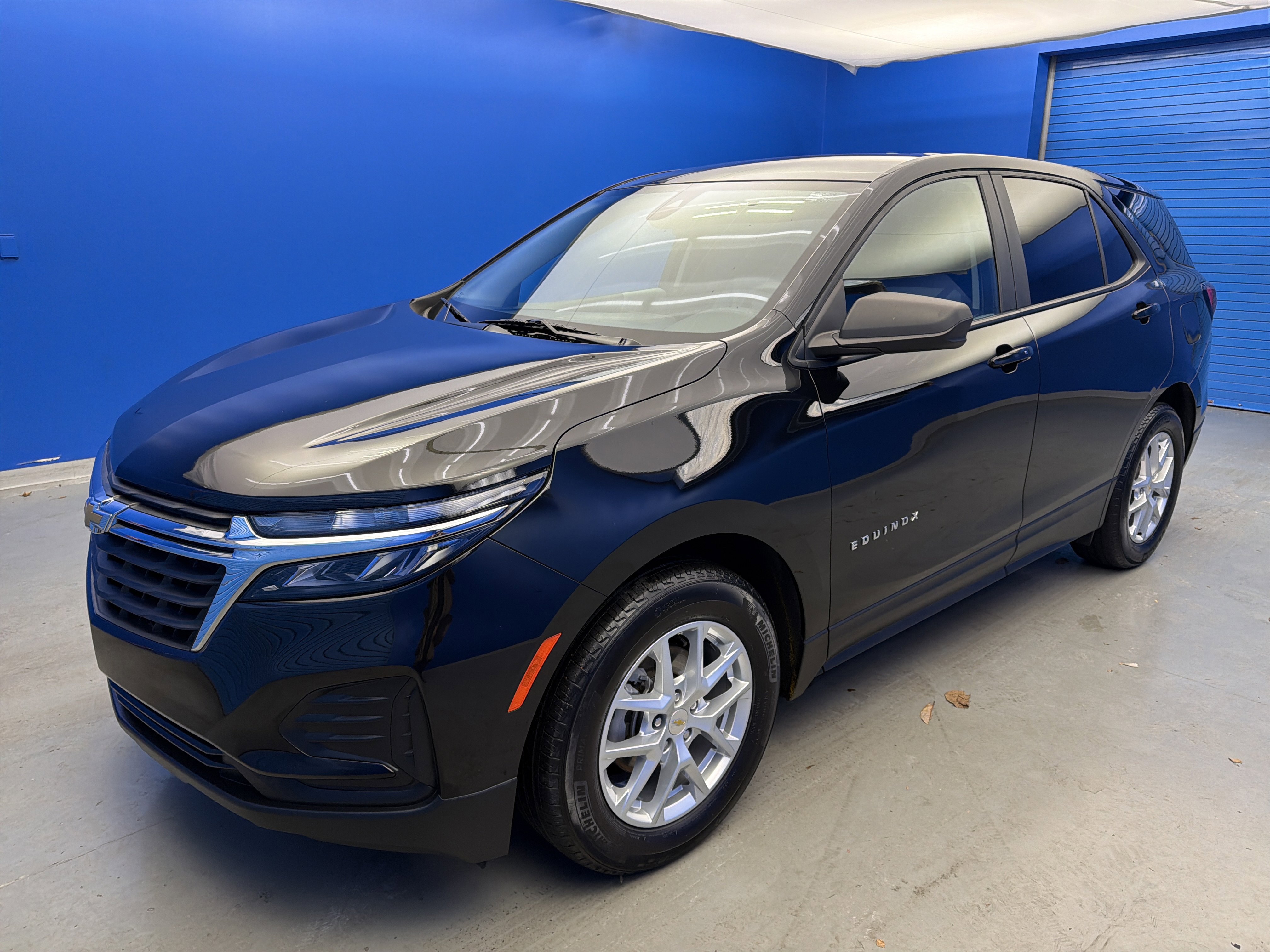 2022 Chevrolet Equinox LS photo 3