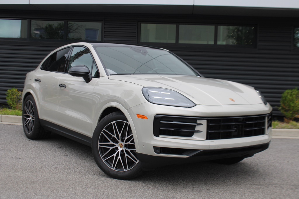 2025 Porsche Cayenne Coupe Base photo 9