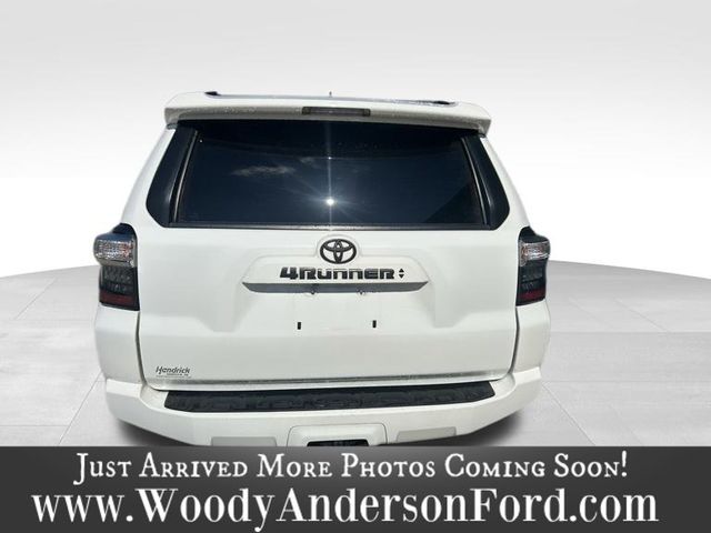 2021 Toyota 4Runner SR5 photo 4
