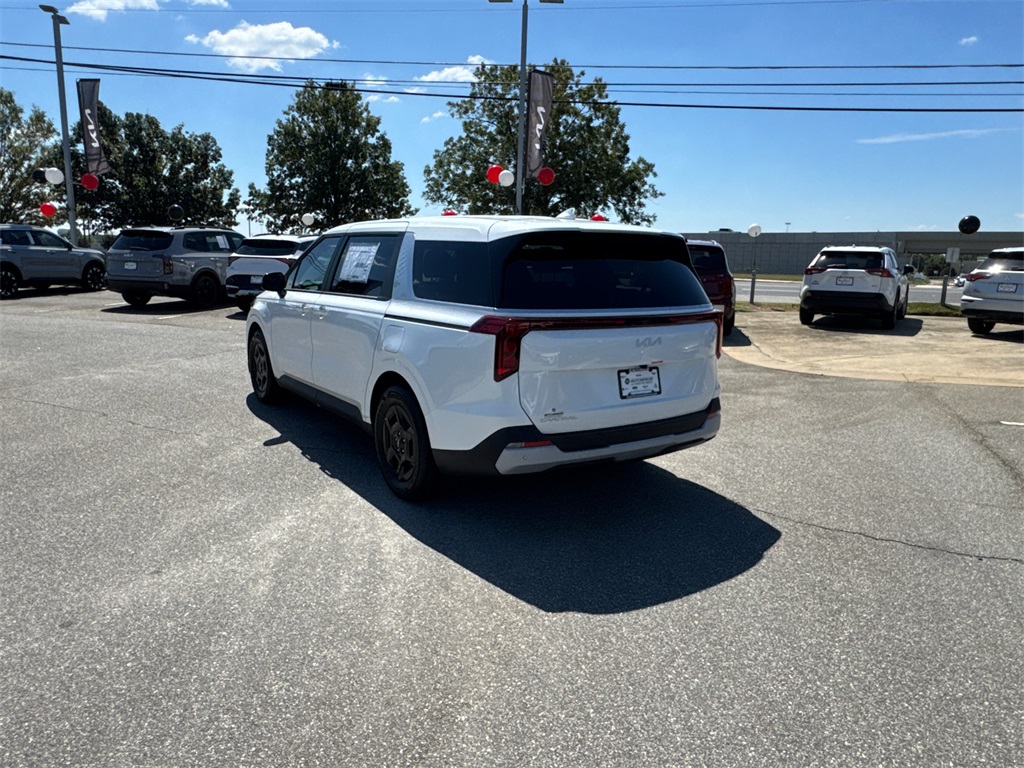 2026 Kia Carnival LX photo 3