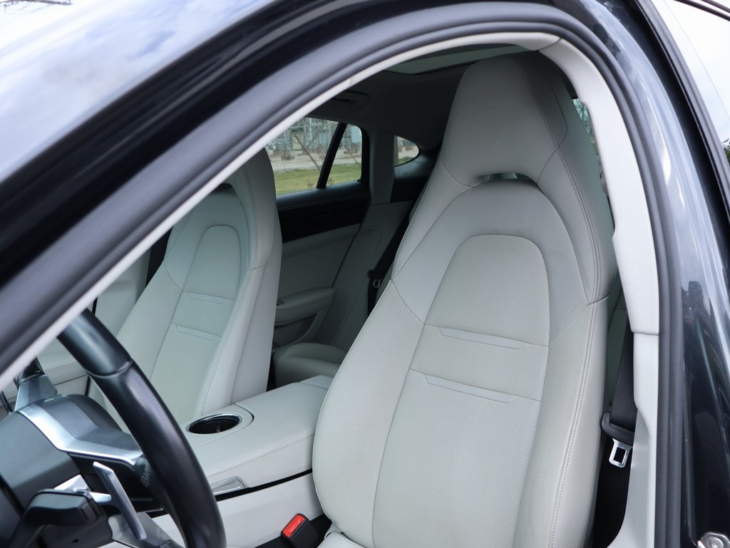2018 Porsche Panamera Base 4 photo 5