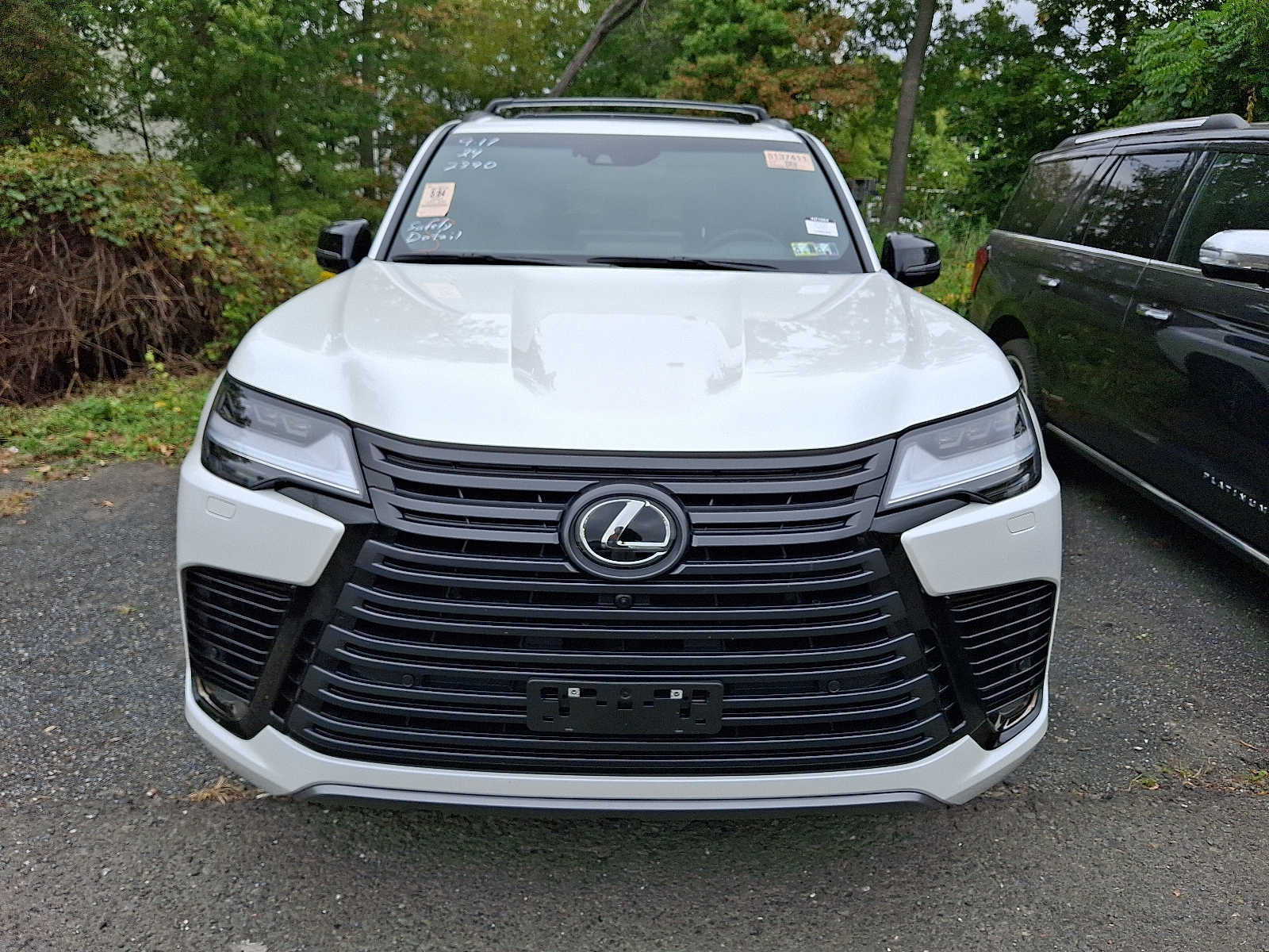 2024 Lexus LX 600 Luxury photo 2