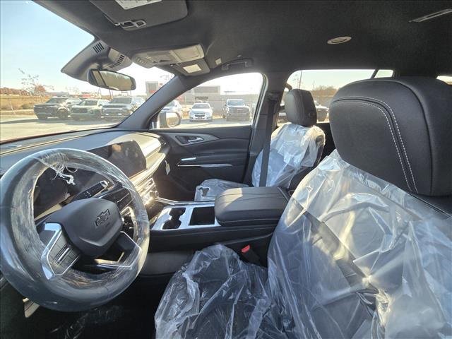 2026 Chevrolet Traverse photo 2