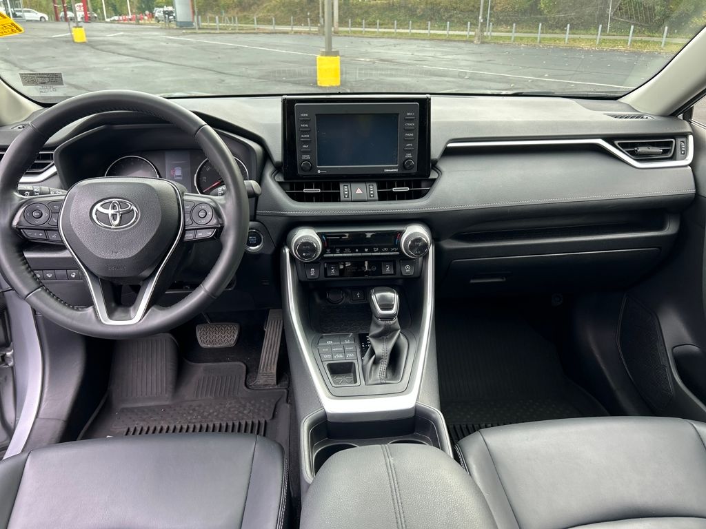 2020 Toyota RAV4 XLE Premium photo 12