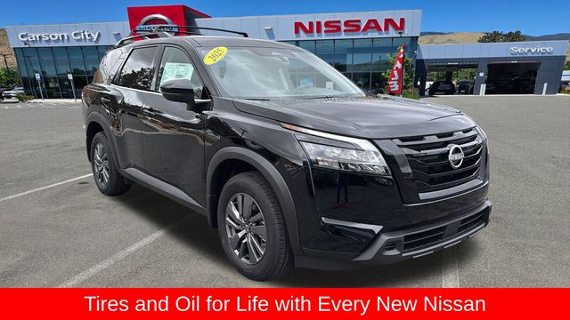 2025 Nissan Pathfinder SV's photo