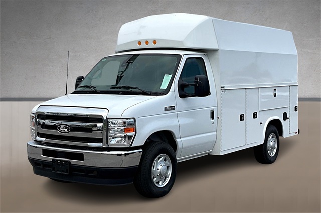 2026 Ford E-Series Cutaway Base's photo