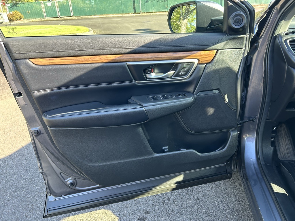 2018 Honda CR-V Touring photo 9