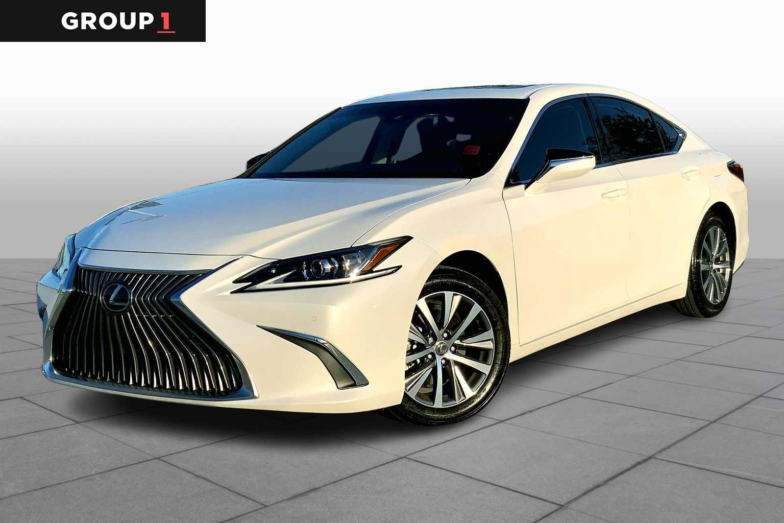 2020 Lexus ES 350's photo