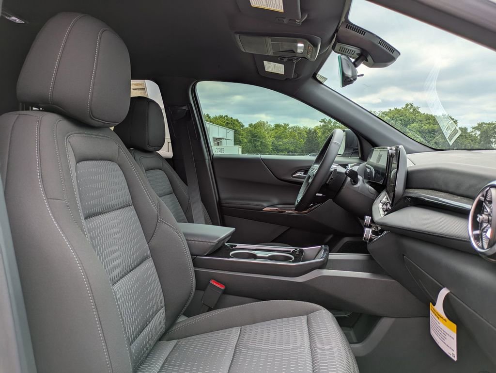 2025 Chevrolet Equinox LT photo 23
