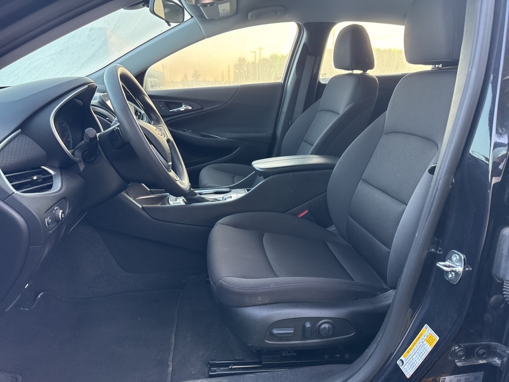 2022 Chevrolet Malibu 1LT photo 2